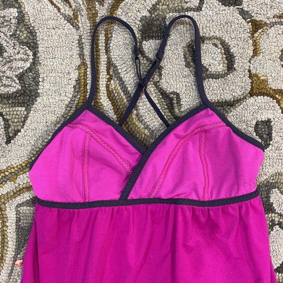 💕Lululemon bright pink gray workout tank with bra sz Medium 💕 - Picture 2 of 11